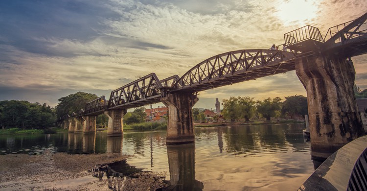 Puente sobre el río Kwai en Kanchanaburi (iStock)