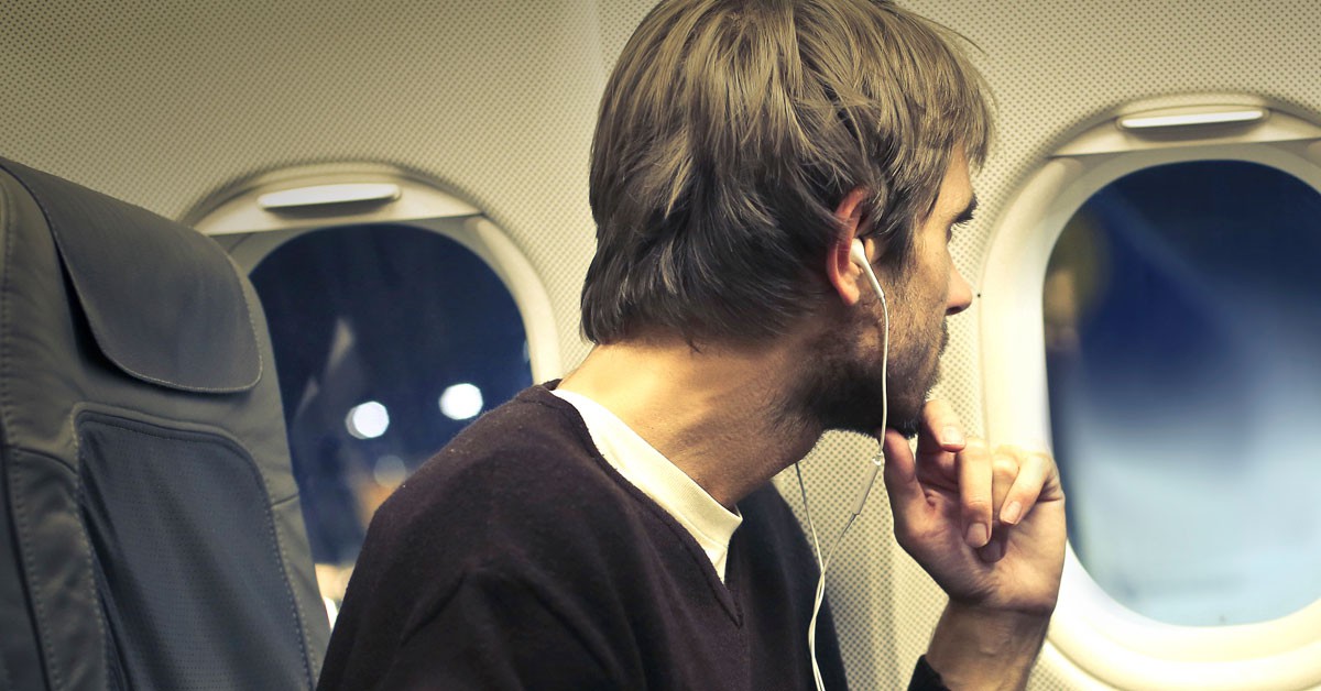 Ponte música durante el vuelo para desconectar (Flickr)