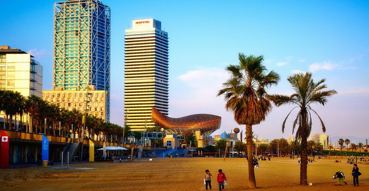 Vista parcial de Barcelona, de la zona del Puerto Olímpico. Moyan Brenn (Flickr)