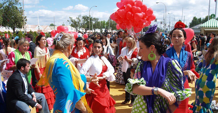 Bailando sevillanas. HazteOir.org (Flickr)