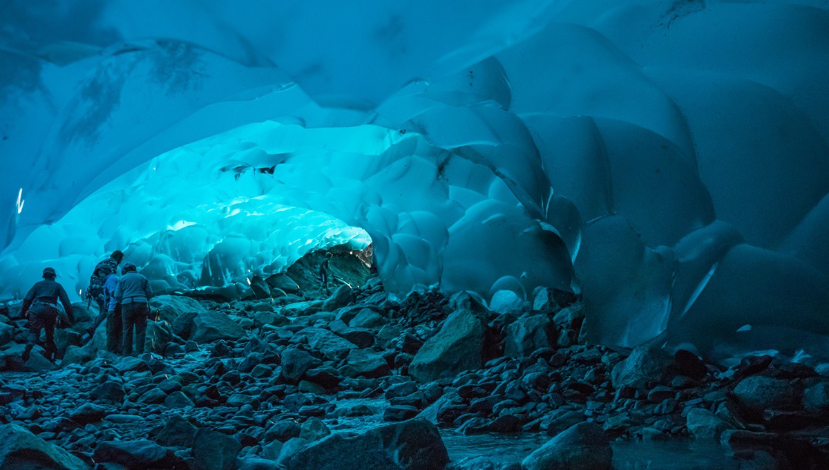 Cueva de hielo de Mendelhall en Alaska. Andrew E. Russell (Flickr)