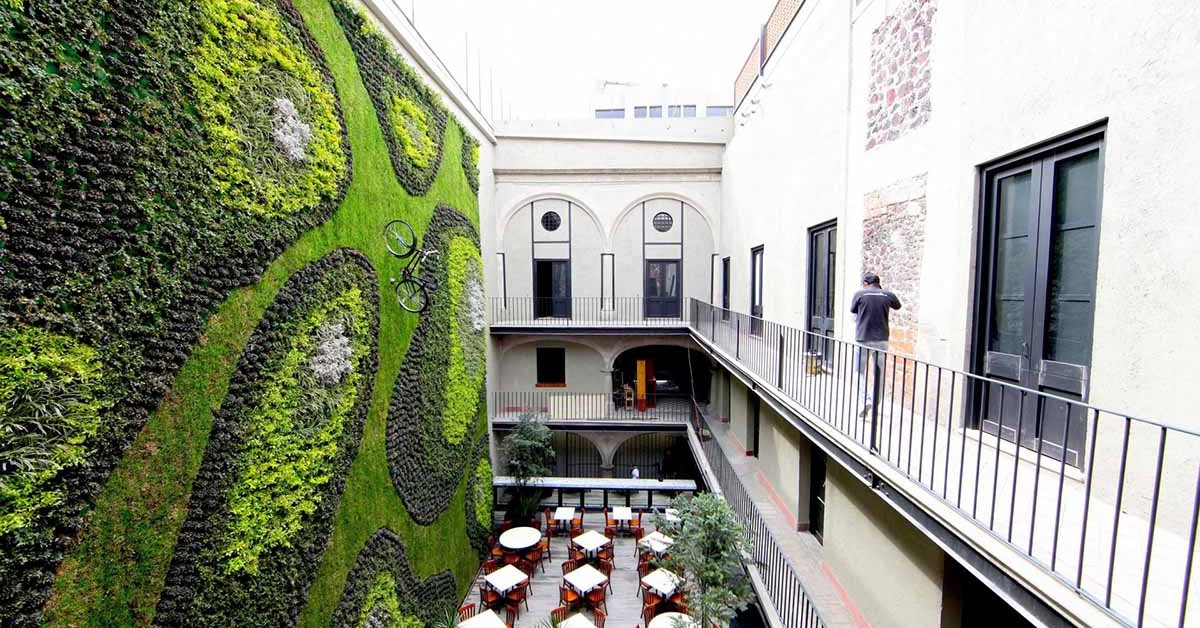 Padrinos Restaurant en Isabel La Católica. Verde Vertical