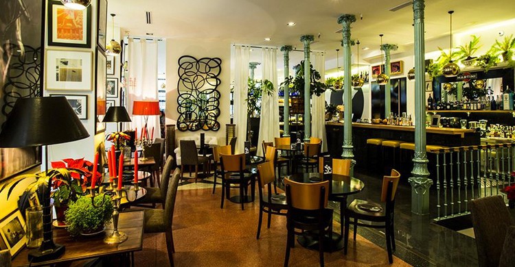 Sala y barra. Casa Carolo, Facebook