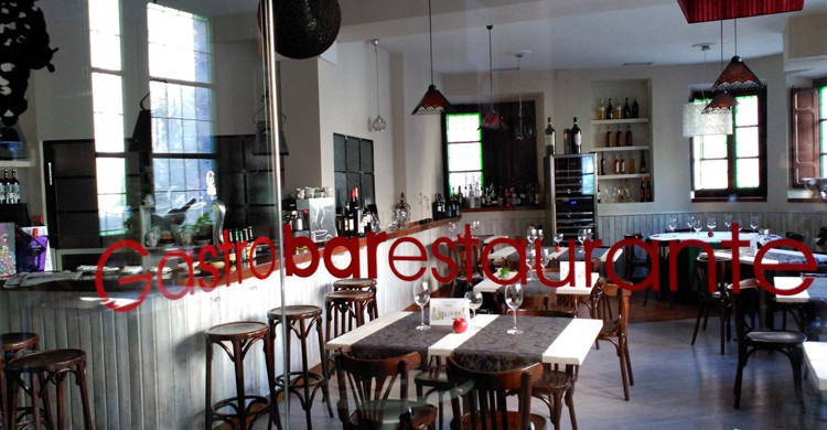 Vista general Diabluras Gastrobar (diablurasgastrobarsalamanca.es).