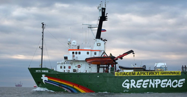 Barco de Greenpeace. Ficma, Facebook