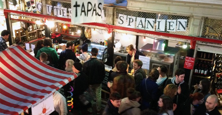 Ambiente de street food. Tapas La Cazuela, Facebook