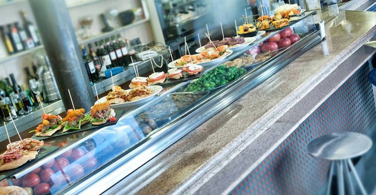 Barra. Bar Restaurante Ponzano, Facebook