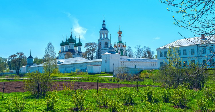 Monasterio en Yaroslavl (Istock)
