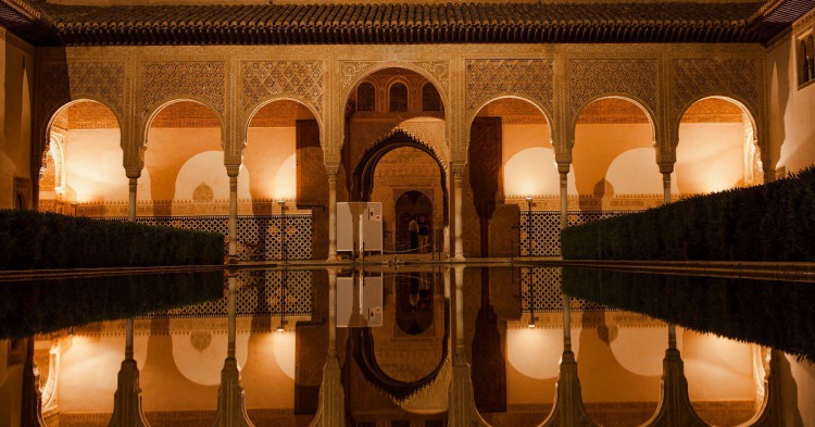 Granada. El emrujo de la alhambra y del flamenco