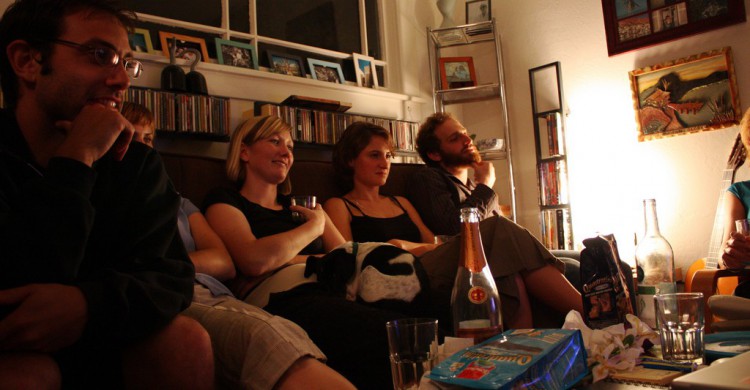Amigos viendo la tele. John Lambert Pearson (Flickr)
