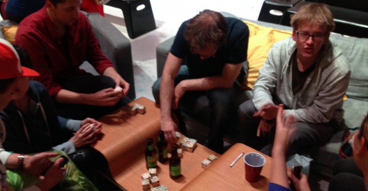 Juego de dados y bebida. Josh Lee (Flickr)