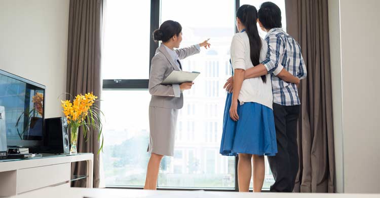 Uno de los consejos más importantes: visita el apartamento antes de reservarlo (iStock)