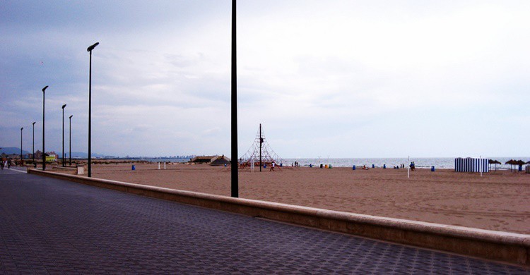 Playa de la Malvarrosa, en pleno Valencia. 16:9clue (Flickr)