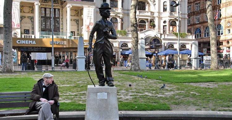 Estatua de Chaplin en Leicester Square, en Londres. FaceMePLS (Flickr)