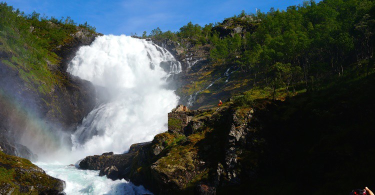 5. La catarata Kjosfoss.