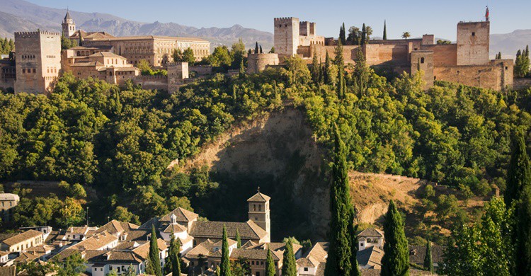 Vista de la Alhambra y sus alrededores. Ivan Bastien (iStock)
