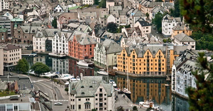 Ålesund. Roman Königshofer (Flickr)