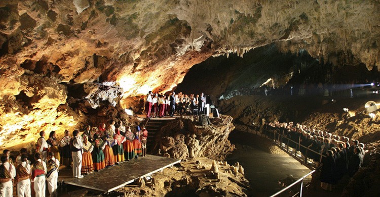 Cueva del Soplao (turismodecantabria.com)