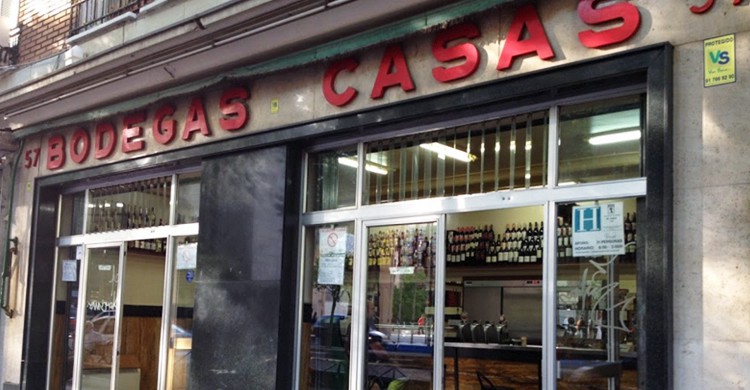 Entrada. Bodegas Casas (www.mistabernasfavoritas.blogspot.com)