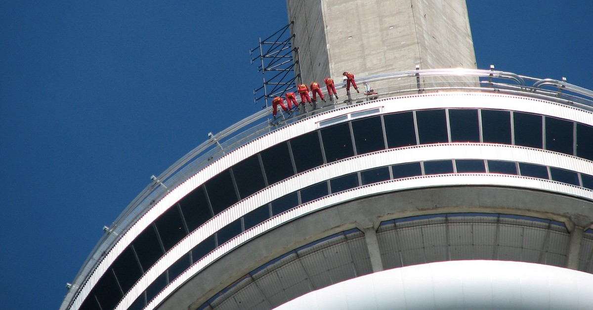 CN Tower Edge Walk. Ravenshoe Group (Foter)