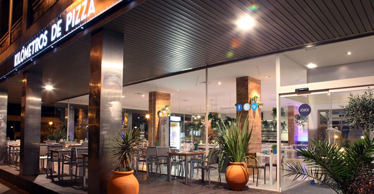 Terraza en la puerta. Kilómetros de Pizza (www.kilometrosdepizza.com)