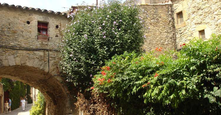 Peratallada (wikimedia.org)