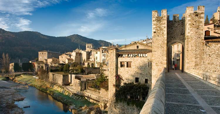 Besalú (wikimedia.org)