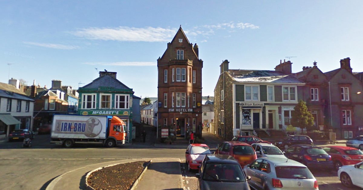 Fachada de uno de los hoteles más estrechos. The Famous Star Hotel (Google Maps)