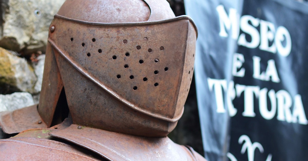 Armadura en el Museo de la Tortura. Tuscasasrurales (Foter)