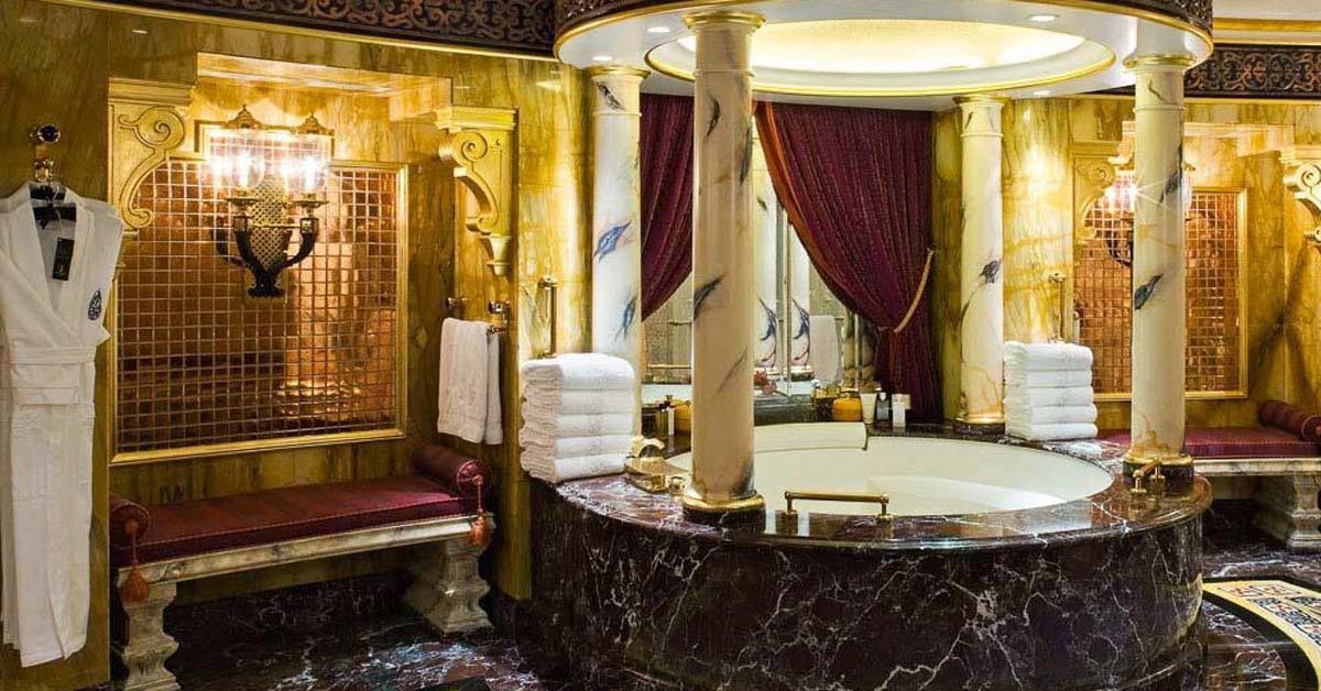 Baño de una suite del hotel de lujo Burj Al- Arab, en Dubai (jumeirah.com)