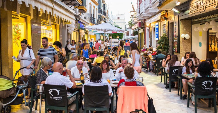 comiendo en el centro de Ayamonte, Huelva / Andalucía