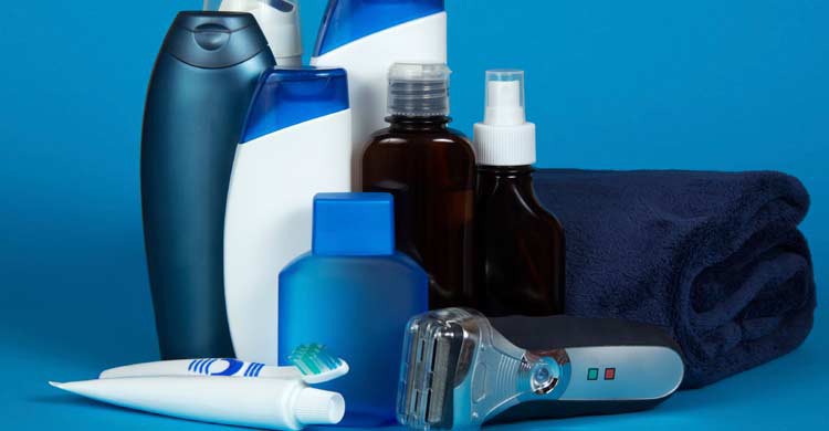 Los neceseres de hombres y mujeres tienen algunos productos diferentes (iStock)