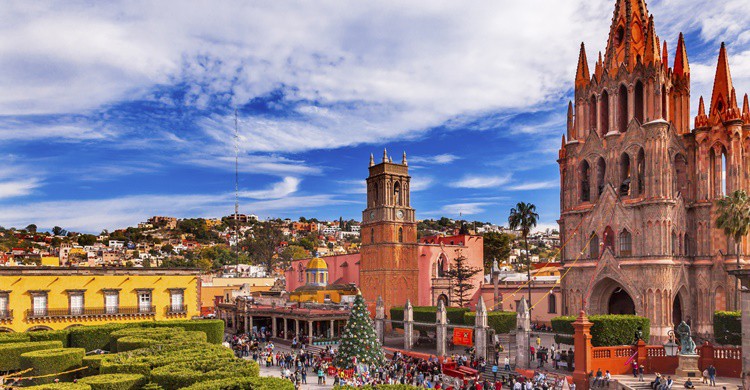 Parroquia en San Miguel de Allende. Bpperry (iStock)