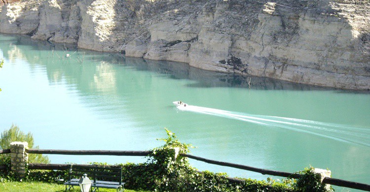 Navegando por el embalse de Entrepeñas. Cabezadeturco (Flickr)