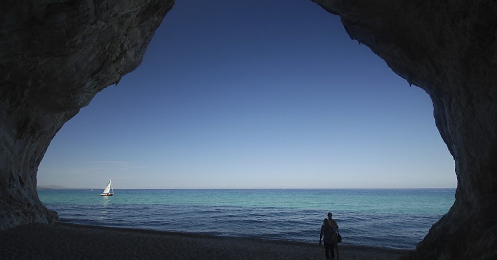 Cala Luna (Flickr: Vasile Cotovanu)