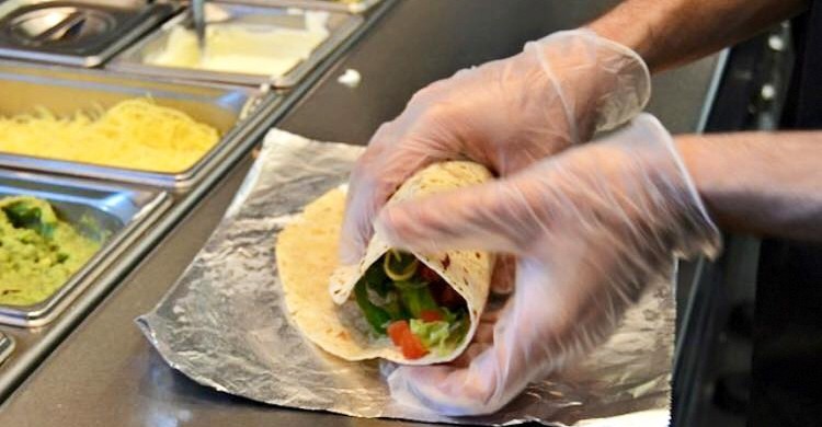 Envolviendo el burrito. Cherry Pecas (Facebook)