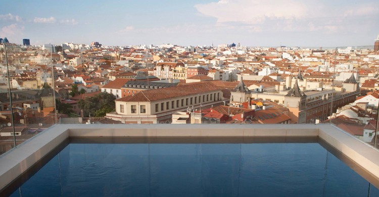 Vistas a través de la piscina. Dear Hotel (Facebook)