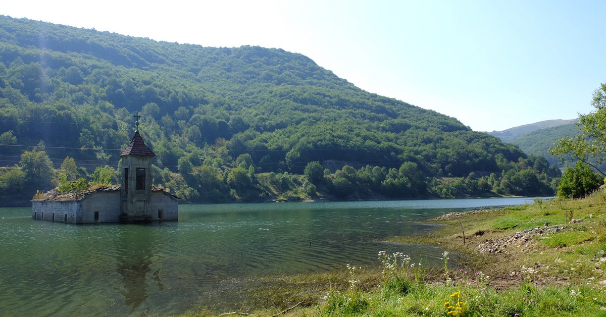 Iglesia sumergida. margothierry (Foter)