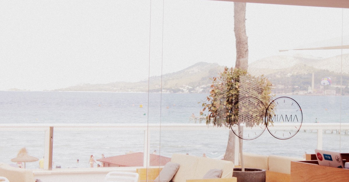 A través de la cristalera. Miama (Facebook)