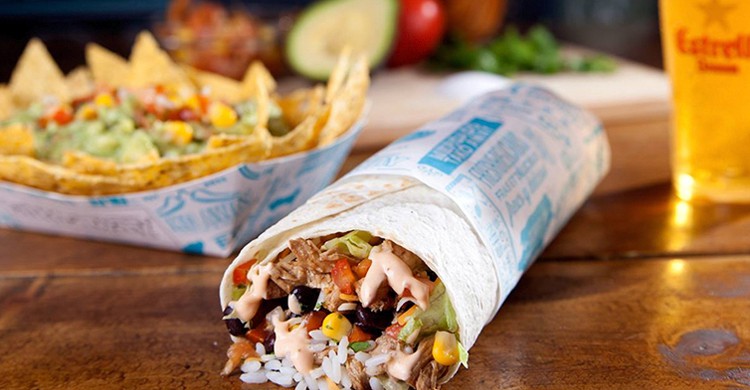 Takombo de burrito. Tako Away (Facebook)