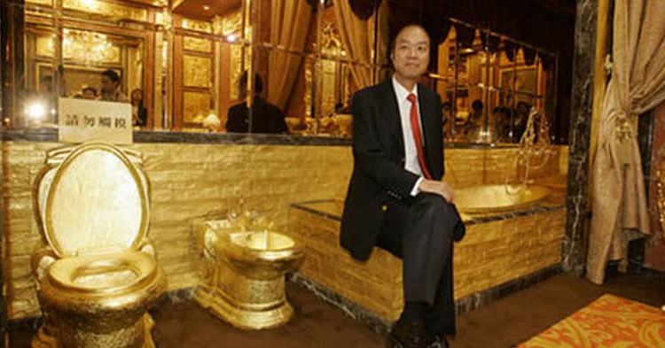 Un literal baño de oro (Fuente: complex.com)