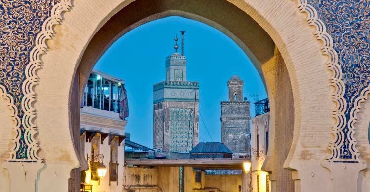 Puerta de Bab Bou Jeloud, en Fez (iStock)