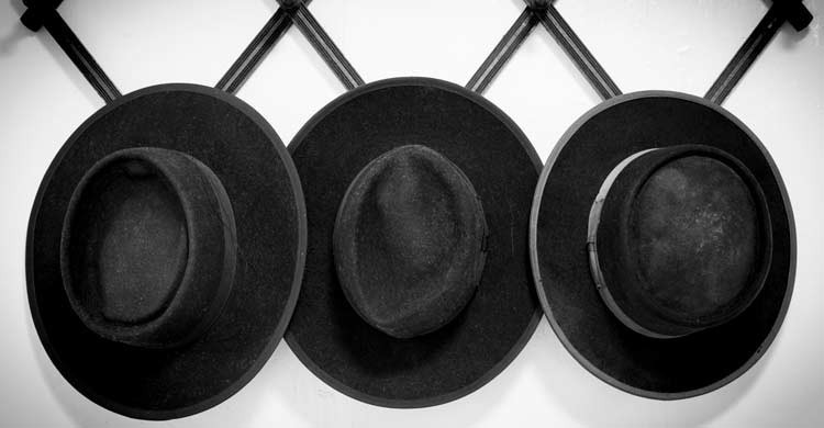 Los sombreros son característicos de los hombres amish (iStock)