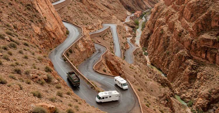 Una sinousa carretera marroquí (iStock)