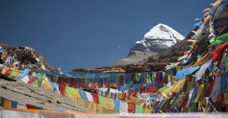El monte sagrado, con la típica 'decoración' tibetana. Padsaworn Wannakarn (iStock)