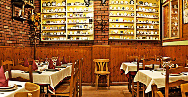 Imagen de uno de los salones de Triana (http://www.restaurantetrianazaragoza.com).