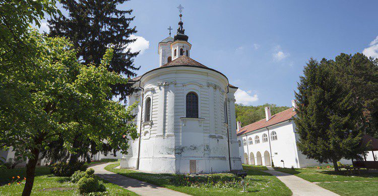 Monasterio en Fruška Gora. Sstajic (iStock)