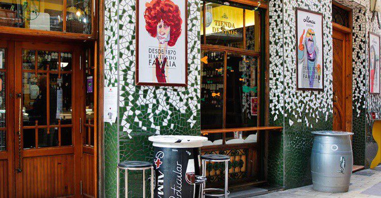 Exterior de Bodegas Almau (https://www.facebook.com/BodegasAlmauOficial/)