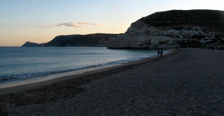 Playa de Agua Amarga. Héctor García (Foter)