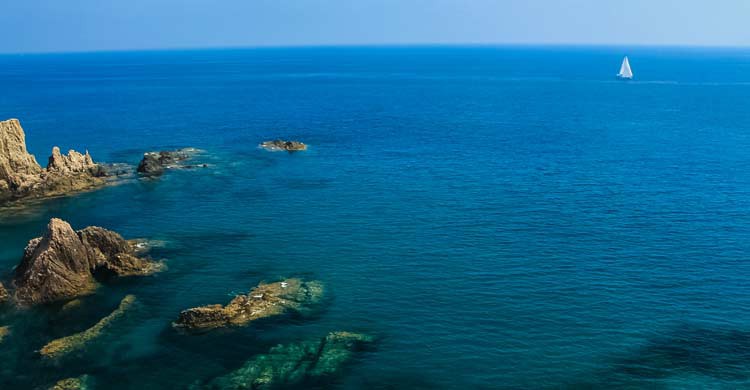Arrecife de Las Sirenas en el Cabo de Gata, paraíso del buceo en España(wikimedia.org)